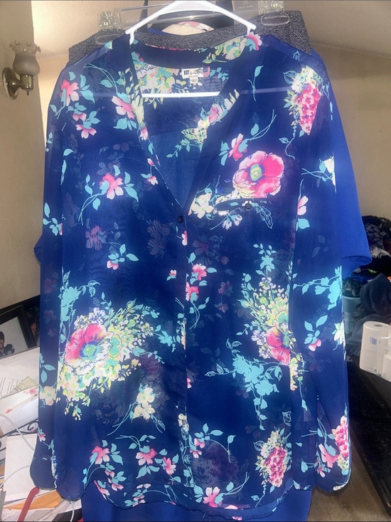 Kut from the Kloth Tops - Kut from the Kloth Navy Floral V-Neck Button Blouse